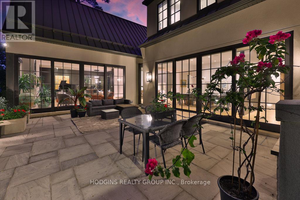 Photo 3 of 238 Mineola Road W, Mississauga ON