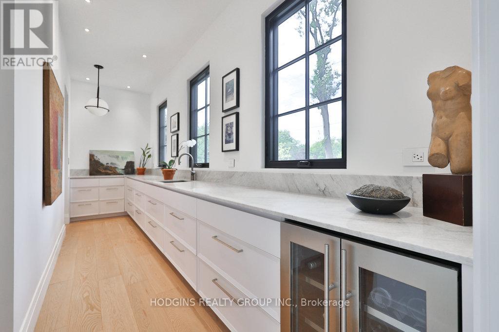 Photo 15 of 238 Mineola Road W, Mississauga ON