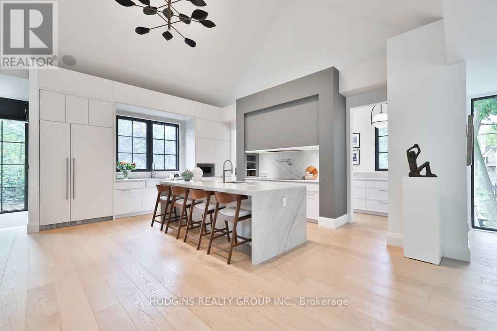 Photo 11 of 238 Mineola Road W, Mississauga ON