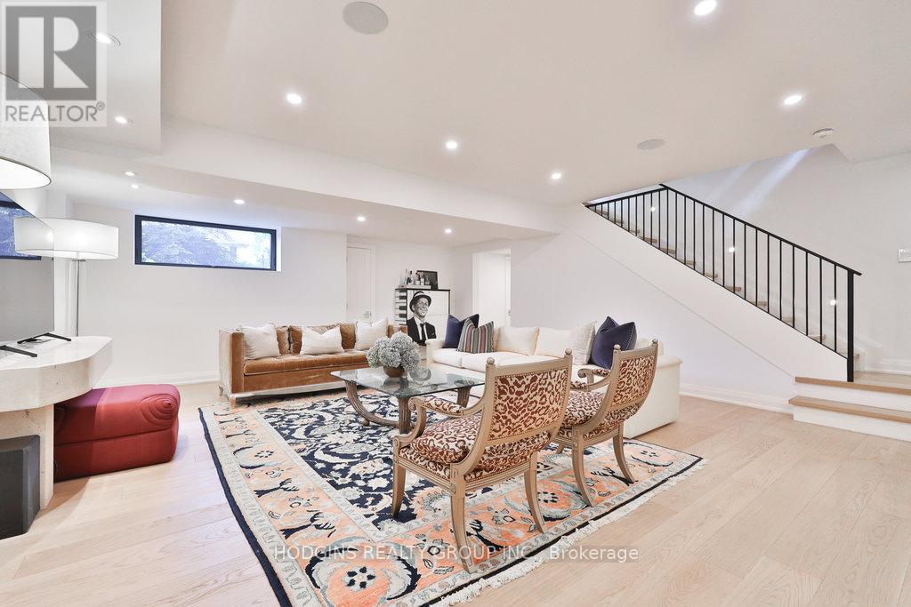 Photo 34 of 238 Mineola Road W, Mississauga ON