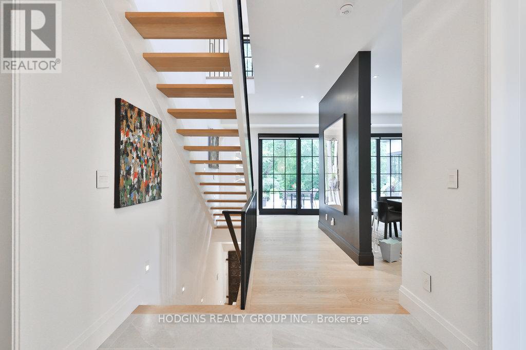 Photo 7 of 238 Mineola Road W, Mississauga ON