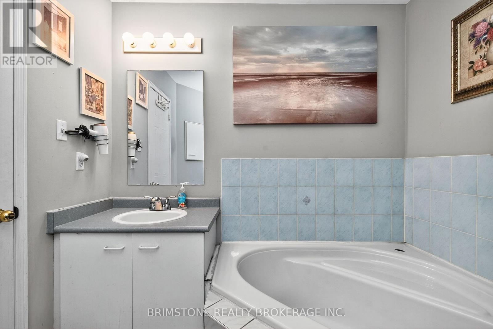 Photo 13 of 58 Cedarwood Crescent, Brampton ON