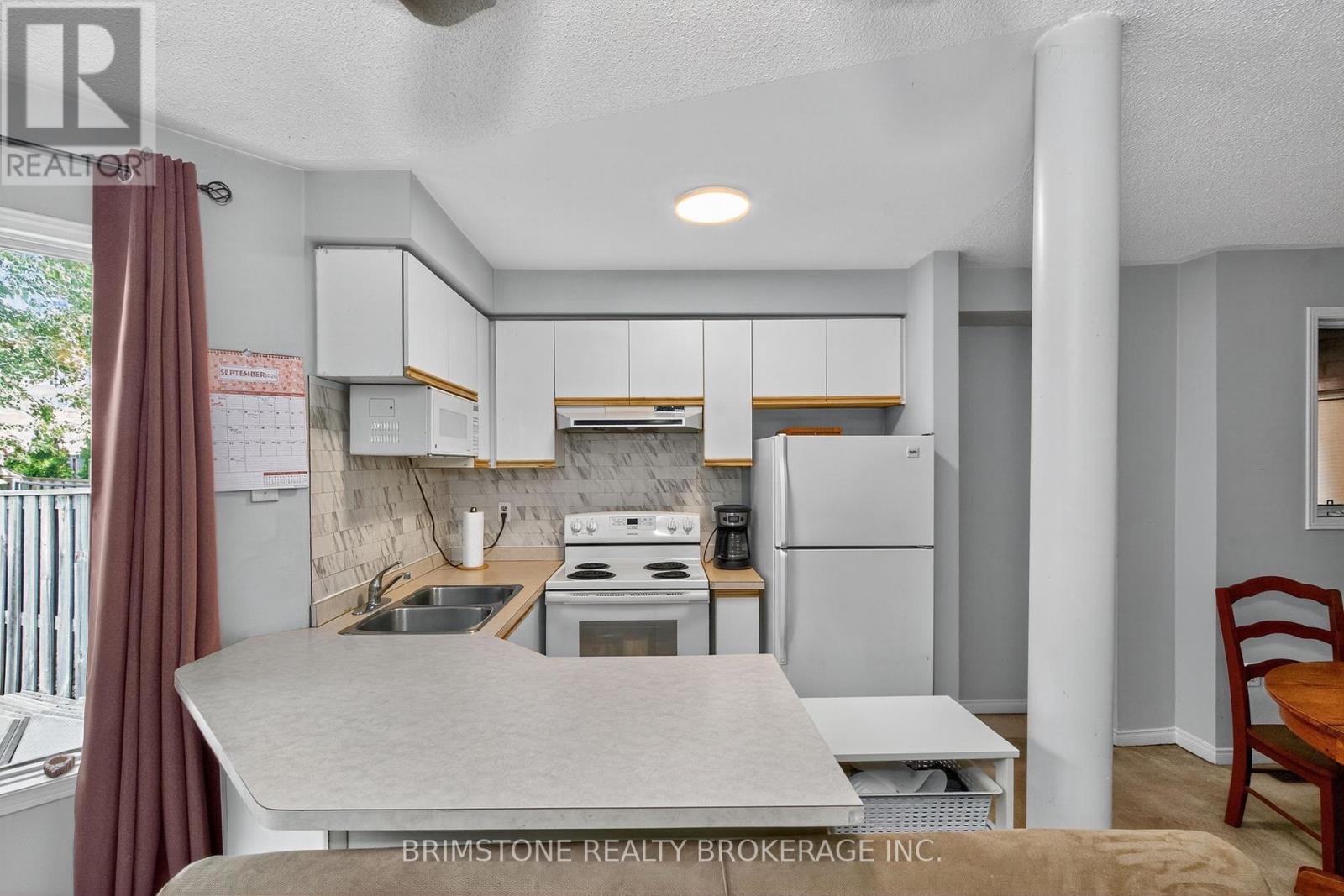 Photo 8 of 58 Cedarwood Crescent, Brampton ON