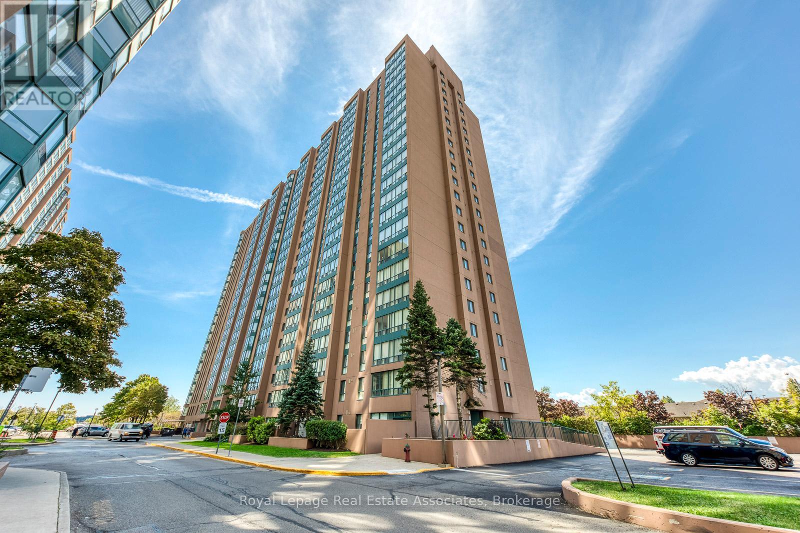 Photo 1 of 901 155 Hillcrest Avenue, Mississauga ON