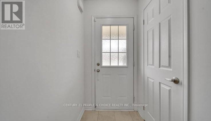 Photo 4 of 40 Averill Road, Brampton ON