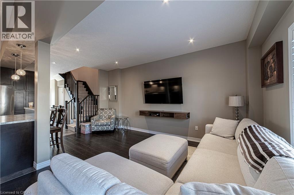 Photo 12 of 28 Kingsborough Drive, Hamilton ON