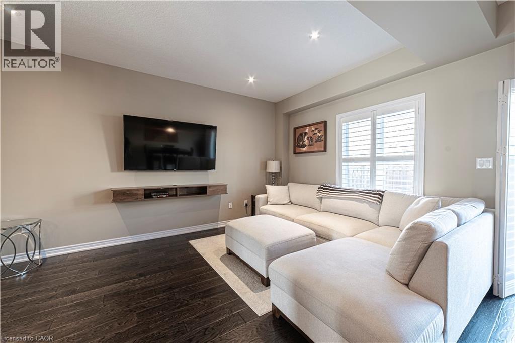 Photo 13 of 28 Kingsborough Drive, Hamilton ON