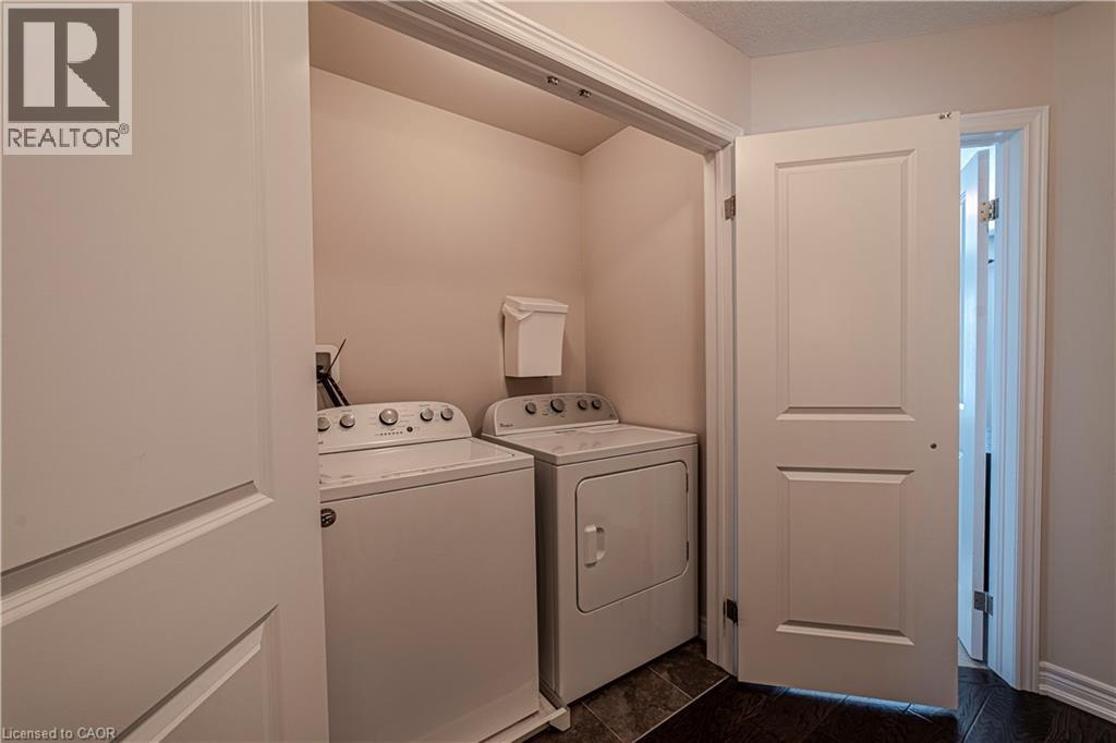 Photo 21 of 28 Kingsborough Drive, Hamilton ON