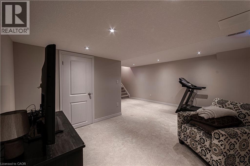 Photo 34 of 28 Kingsborough Drive, Hamilton ON
