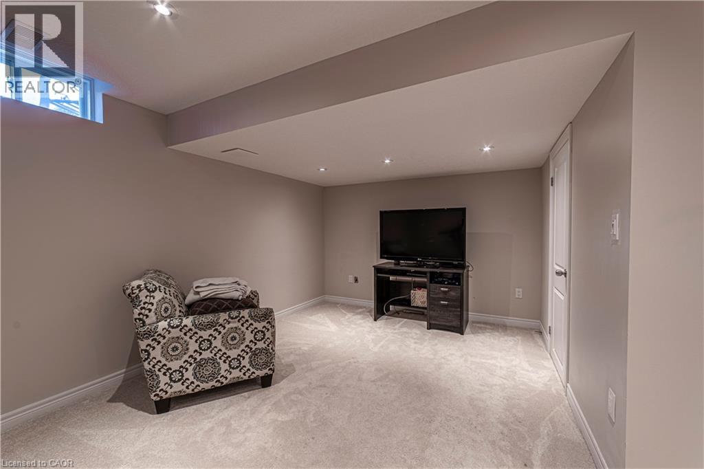 Photo 36 of 28 Kingsborough Drive, Hamilton ON
