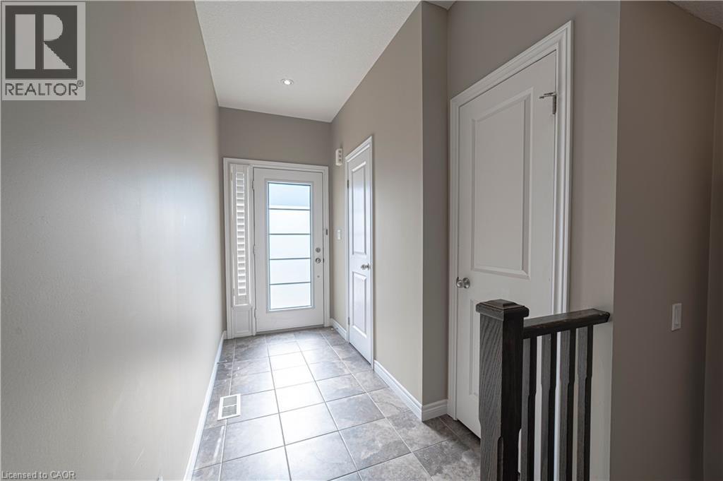 Photo 4 of 28 Kingsborough Drive, Hamilton ON