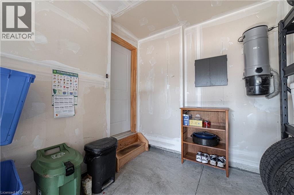 Photo 40 of 28 Kingsborough Drive, Hamilton ON