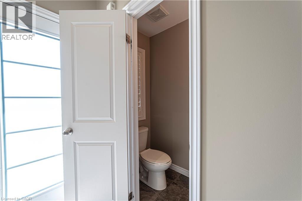 Photo 6 of 28 Kingsborough Drive, Hamilton ON