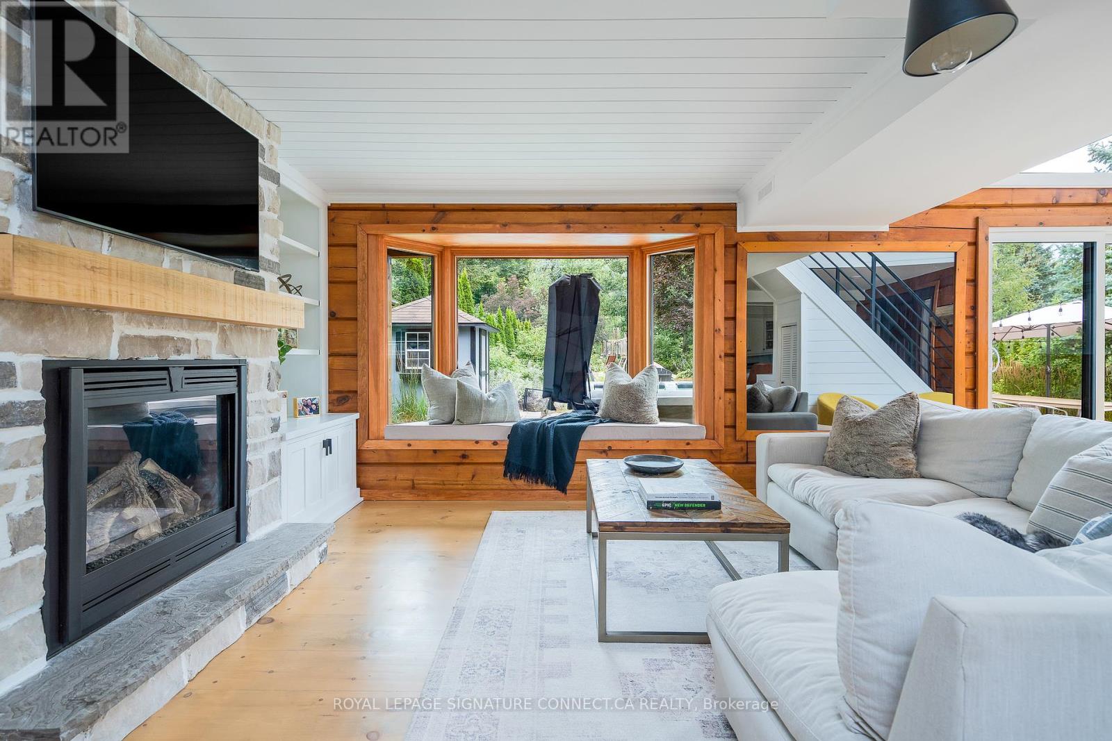 Photo 10 of 118 Settlers Way, Blue Mountains ON