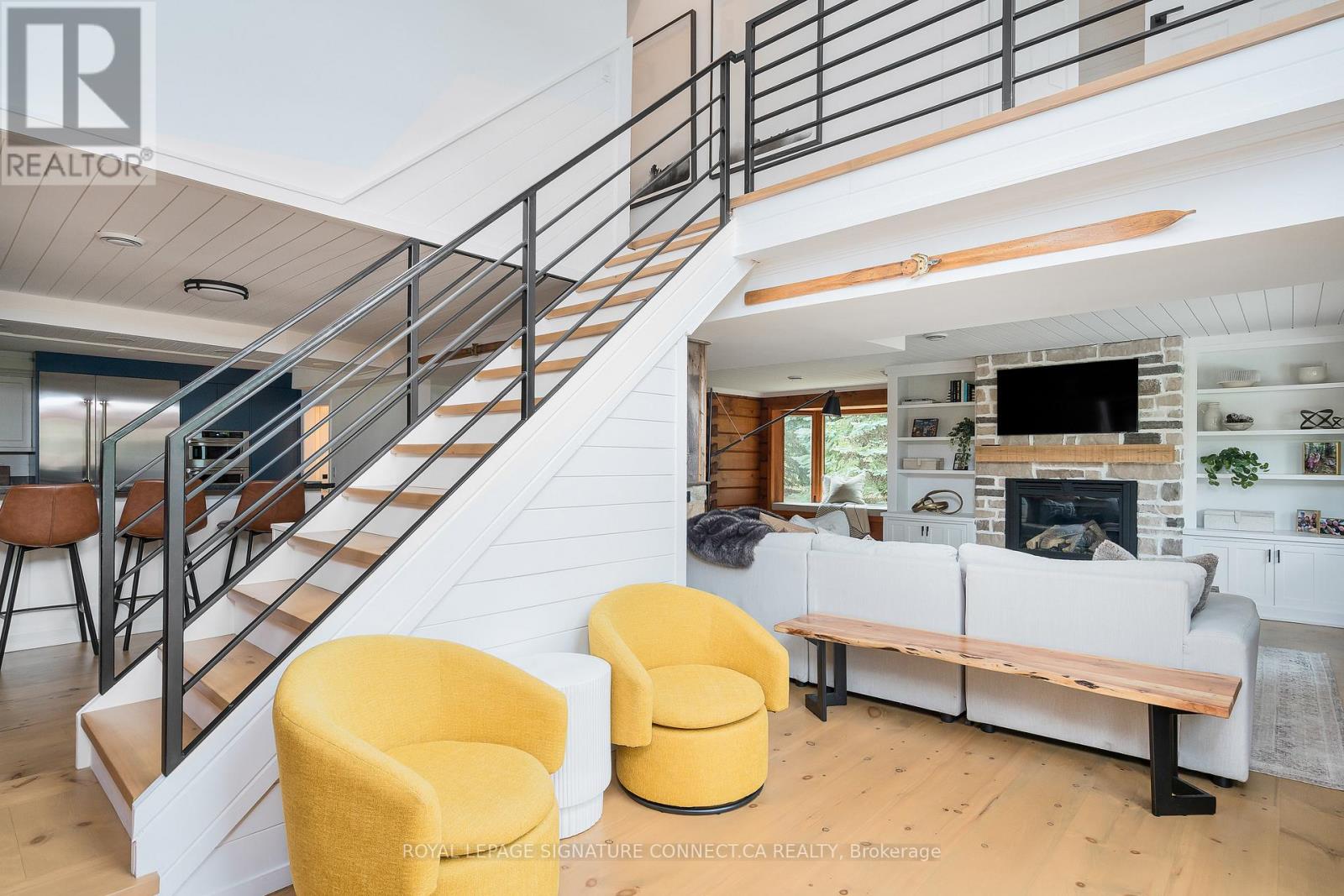 Photo 13 of 118 Settlers Way, Blue Mountains ON