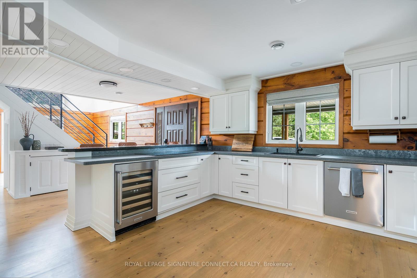 Photo 20 of 118 Settlers Way, Blue Mountains ON