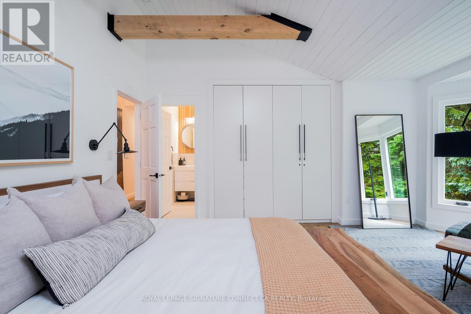 Photo 28 of 118 Settlers Way, Blue Mountains ON