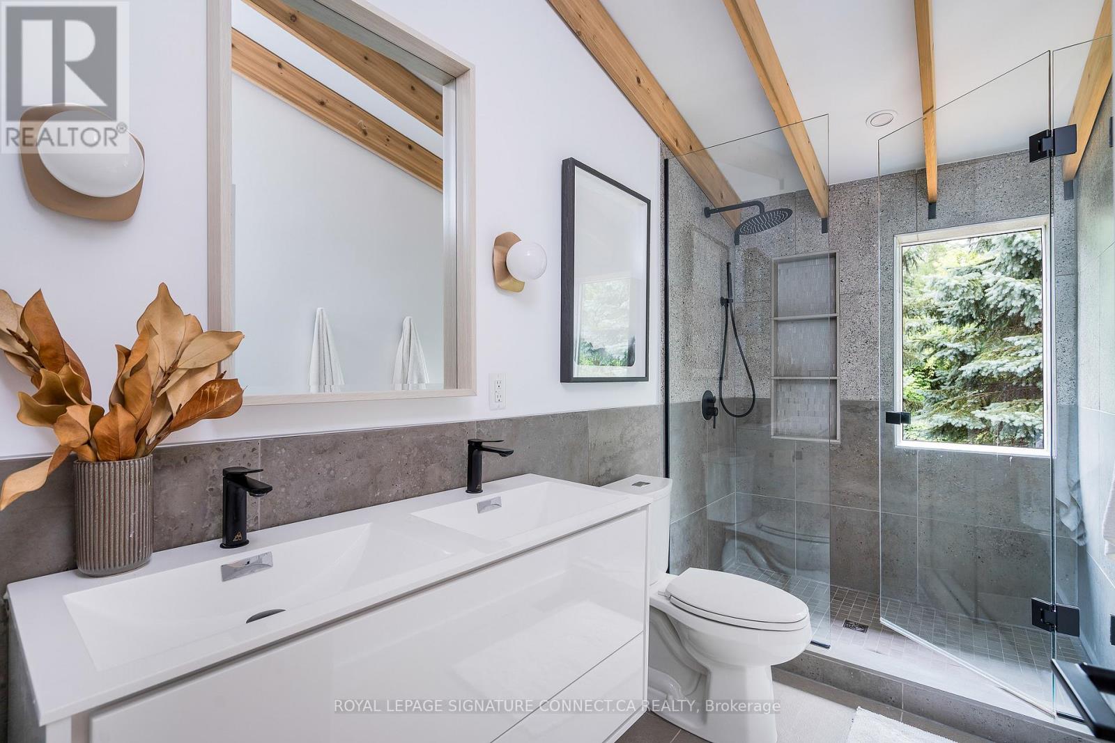Photo 30 of 118 Settlers Way, Blue Mountains ON