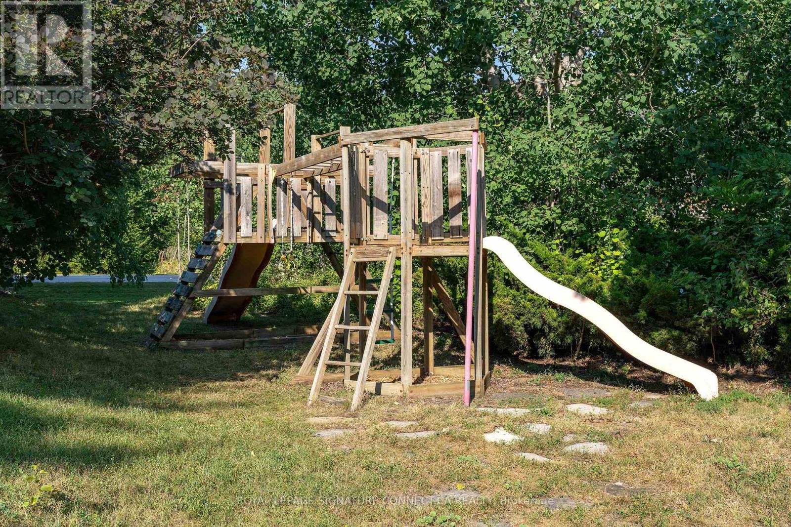 Photo 42 of 118 Settlers Way, Blue Mountains ON
