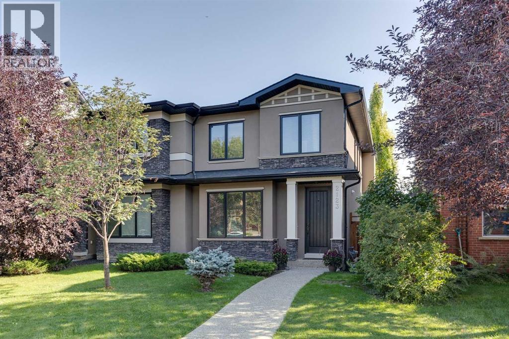 Photo 1 of 2123 32 Avenue Sw, Calgary AB