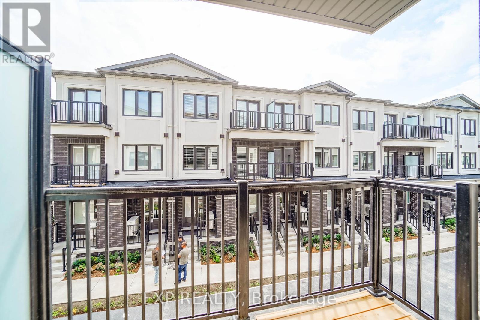 Photo 13 of 93 Matawin Lane, Richmond Hill ON