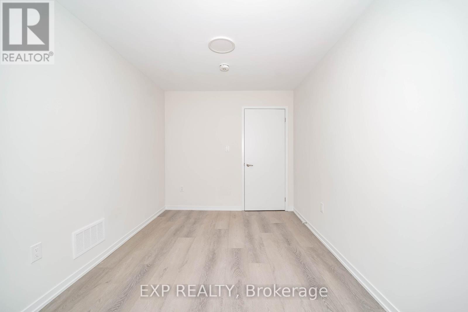 Photo 17 of 93 Matawin Lane, Richmond Hill ON