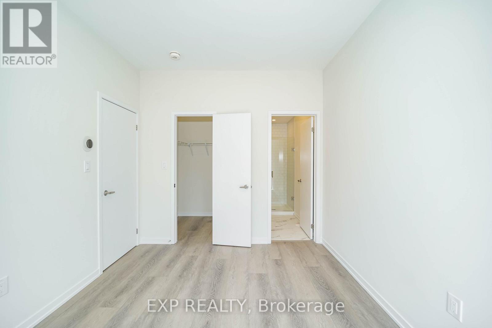 Photo 19 of 93 Matawin Lane, Richmond Hill ON