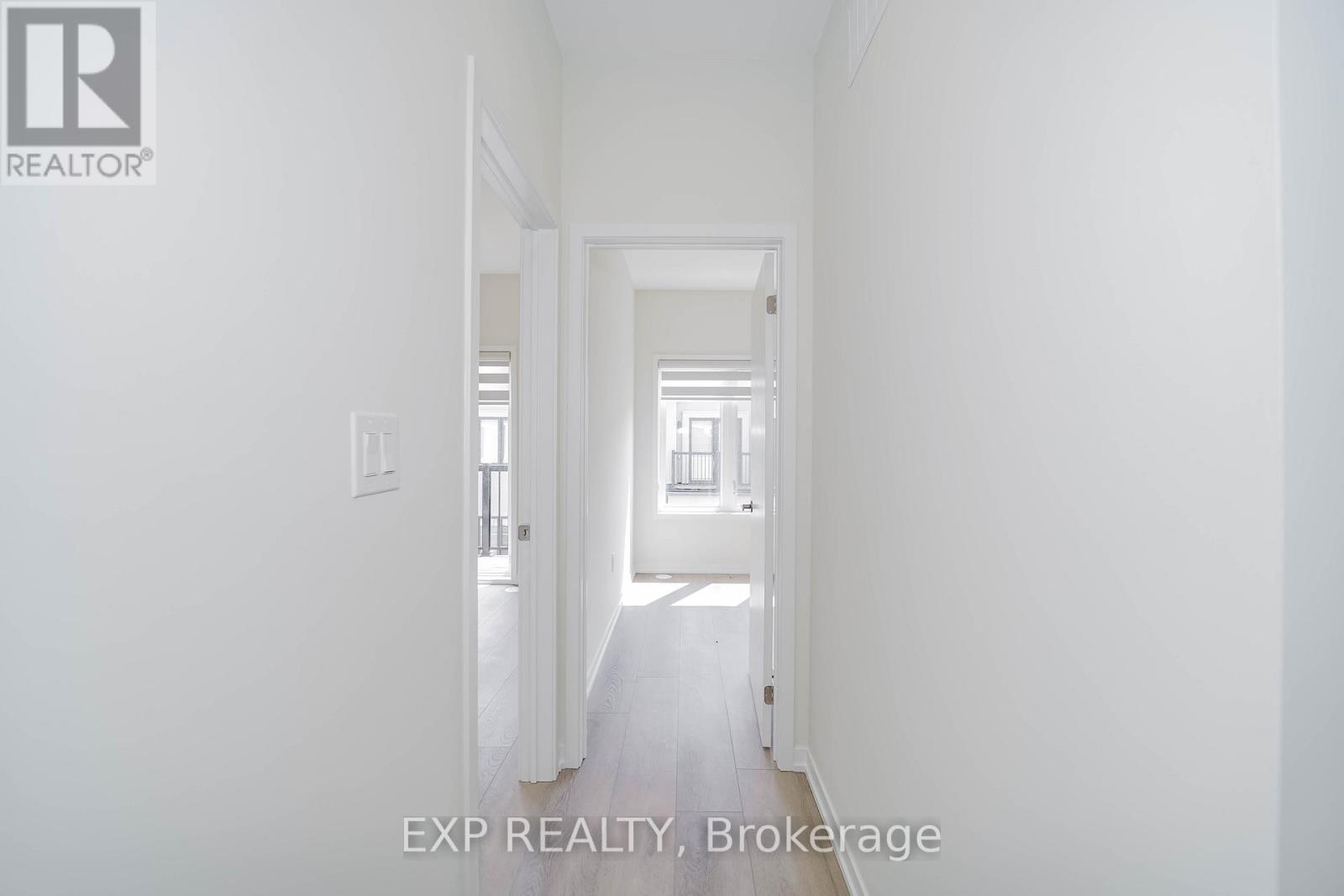 Photo 25 of 93 Matawin Lane, Richmond Hill ON