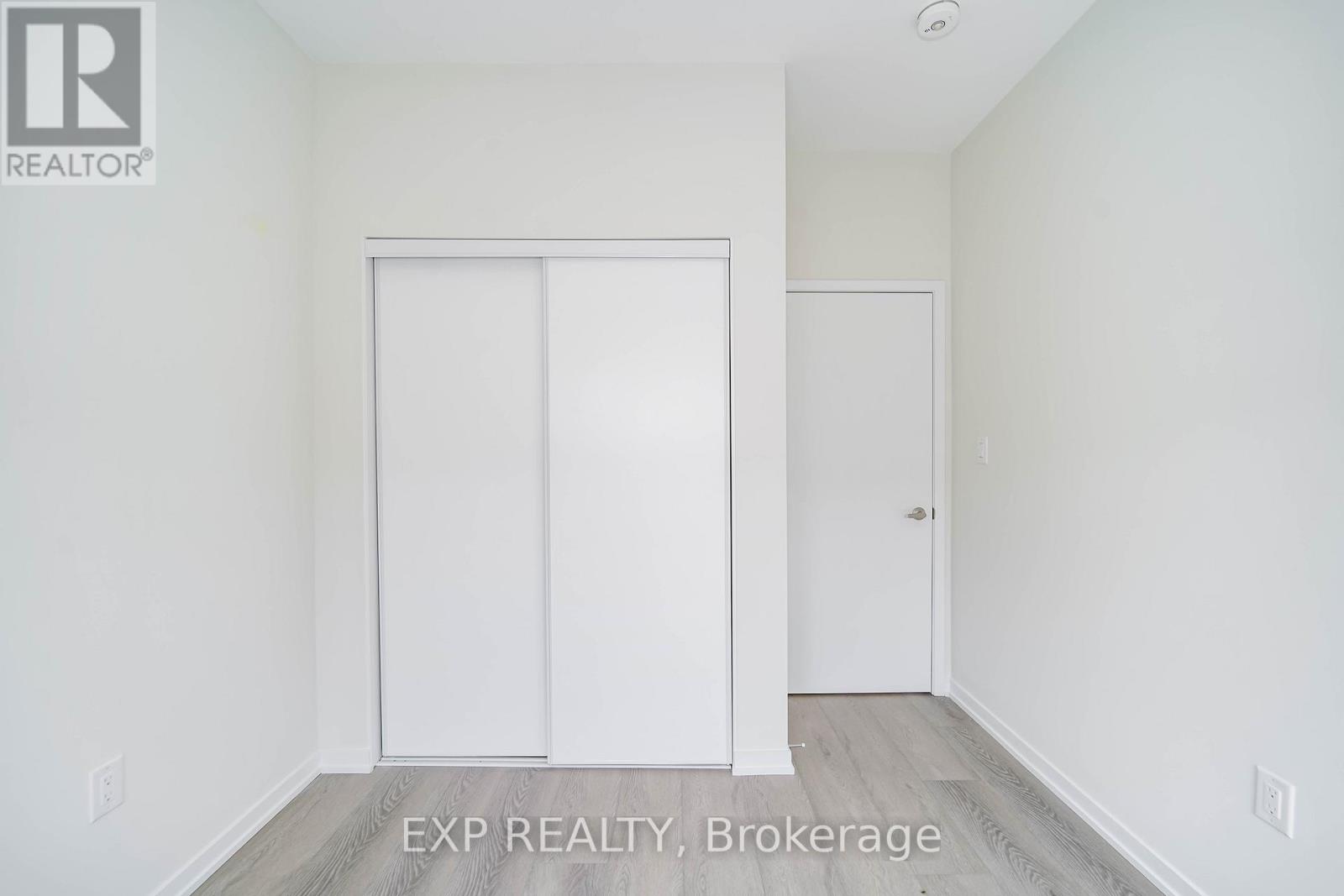 Photo 31 of 93 Matawin Lane, Richmond Hill ON