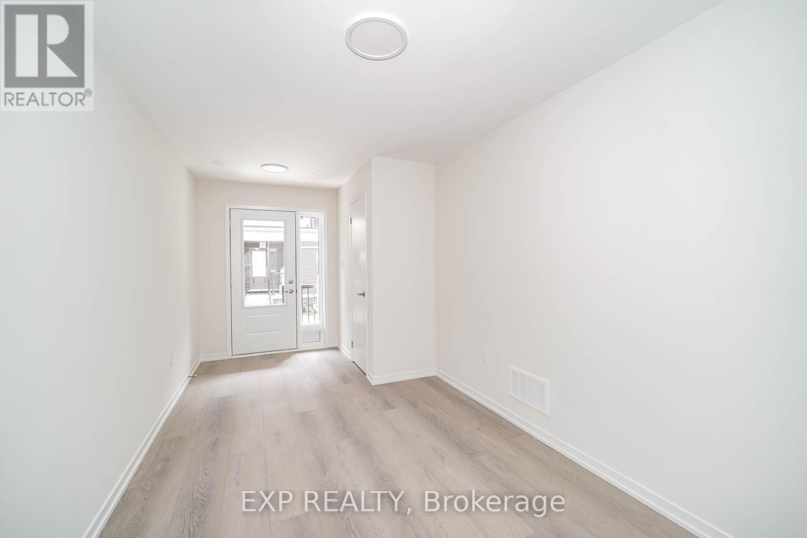 Photo 18 of 93 Matawin Lane, Richmond Hill ON
