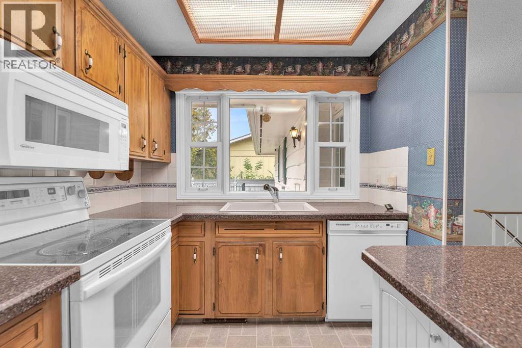 Photo 11 of 10732 Maplebend Drive Se, Calgary AB