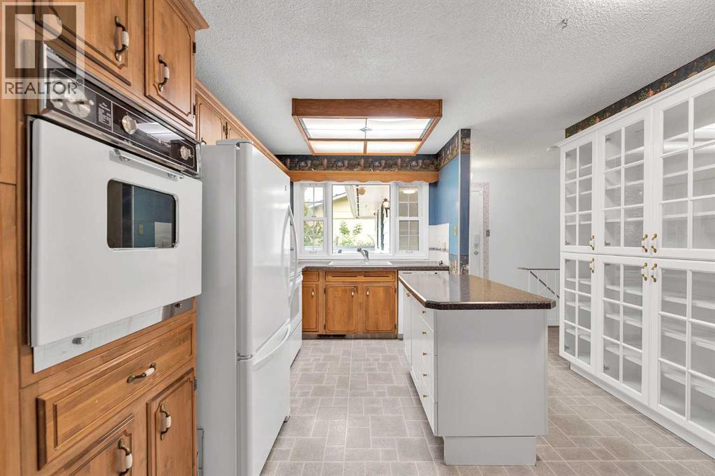 Photo 13 of 10732 Maplebend Drive Se, Calgary AB