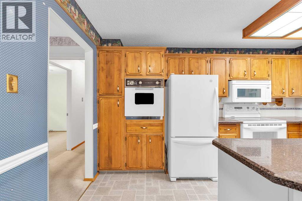 Photo 14 of 10732 Maplebend Drive Se, Calgary AB