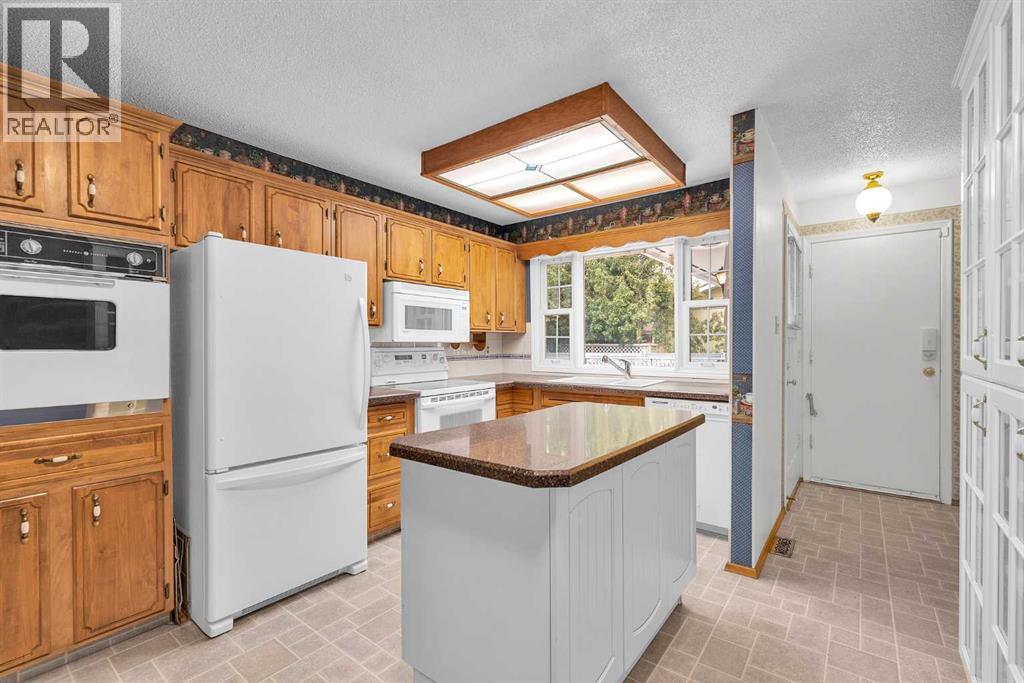 Photo 15 of 10732 Maplebend Drive Se, Calgary AB