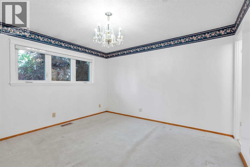 Photo 16 of 10732 Maplebend Drive Se, Calgary AB