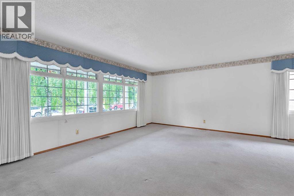 Photo 5 of 10732 Maplebend Drive Se, Calgary AB