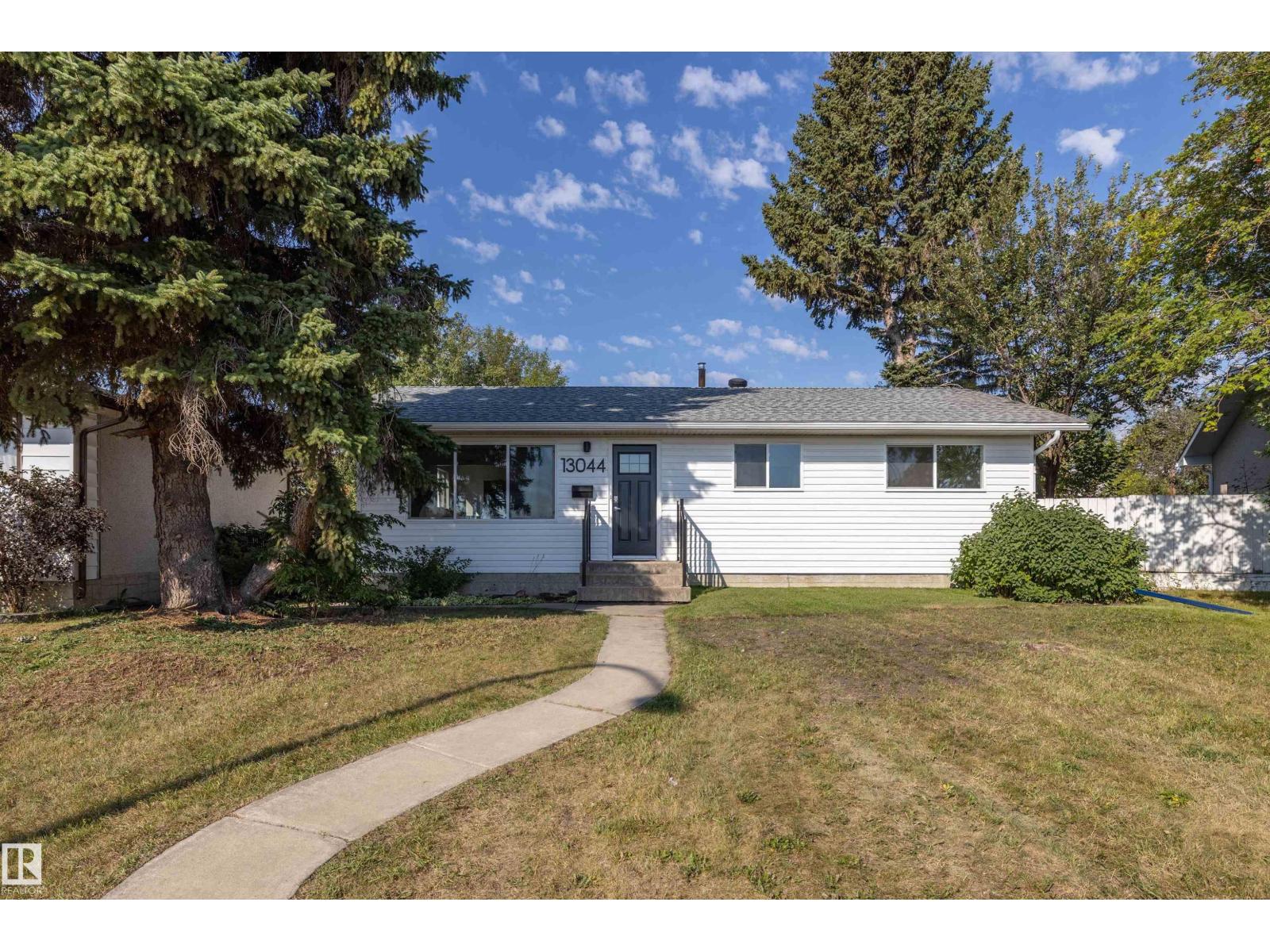 Photo 1 of 13044 78 St Nw, Edmonton AB