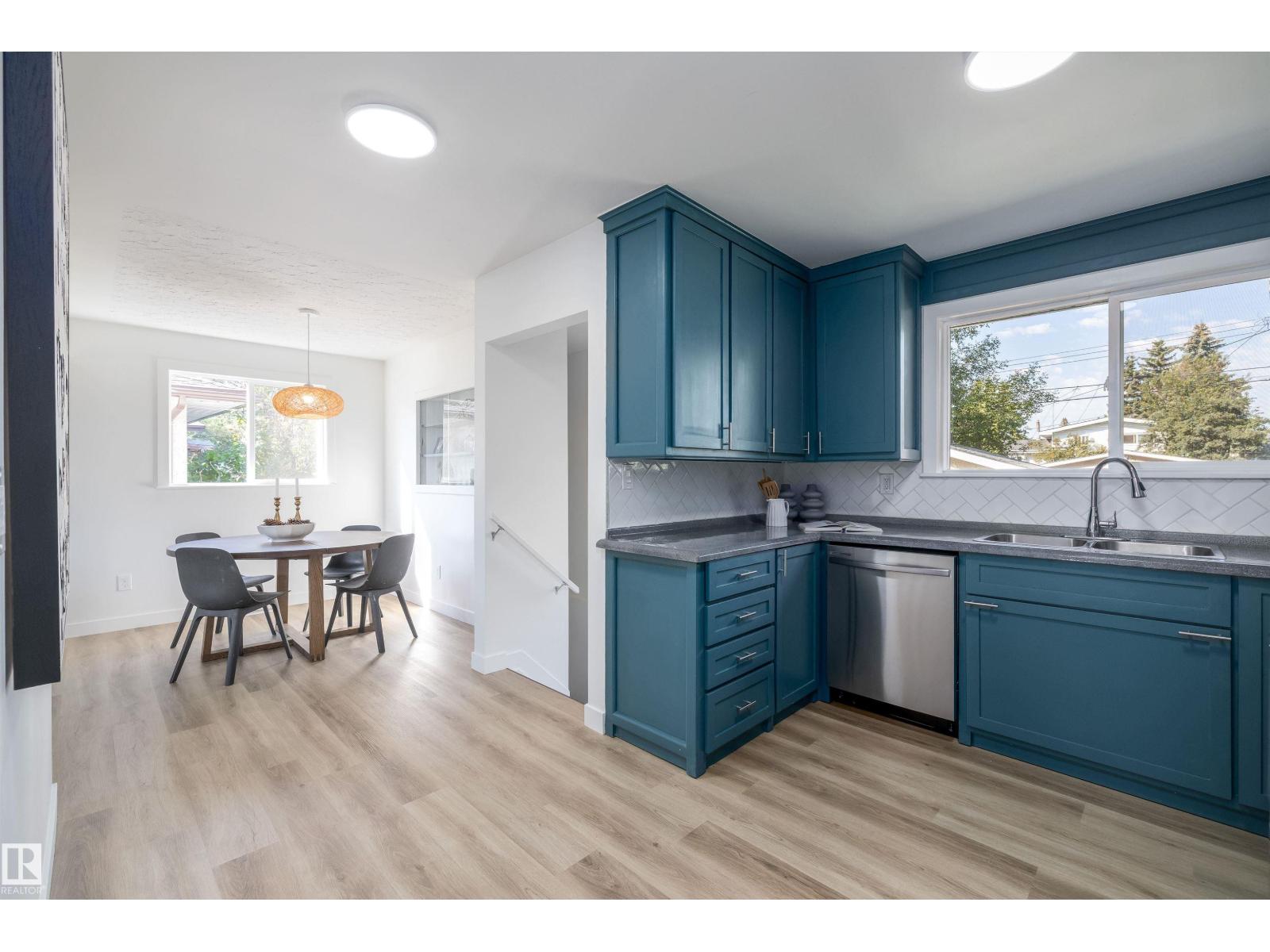 Photo 11 of 13044 78 St Nw, Edmonton AB