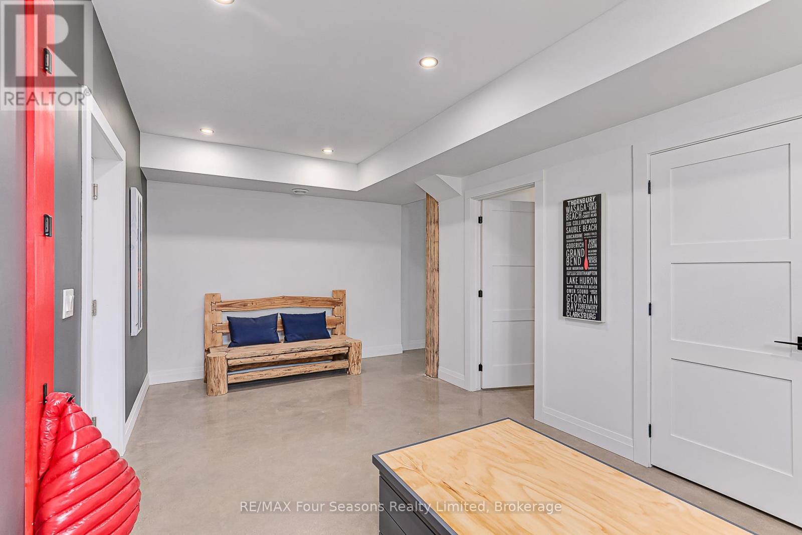 Photo 34 of 113 Slabtown Road W, Blue Mountains ON