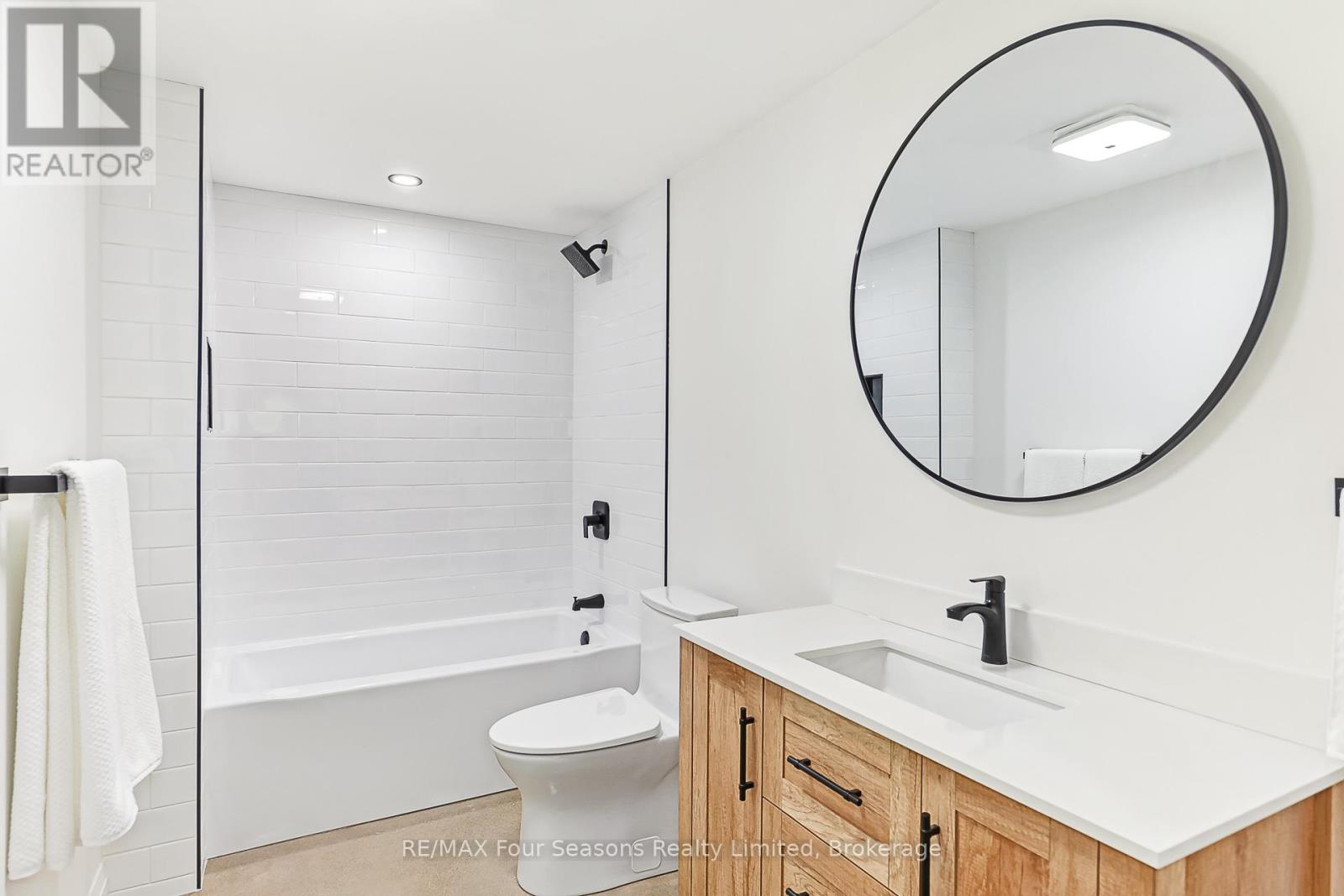 Photo 32 of 113 Slabtown Road W, Blue Mountains ON