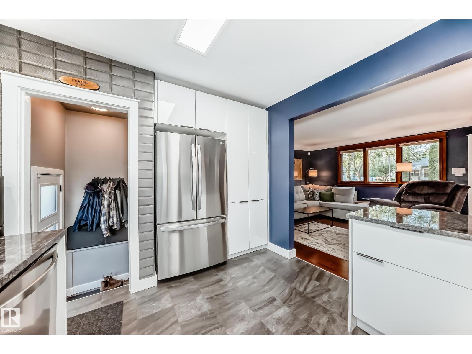 Photo 5 of 7712 86 Av Nw, Edmonton AB