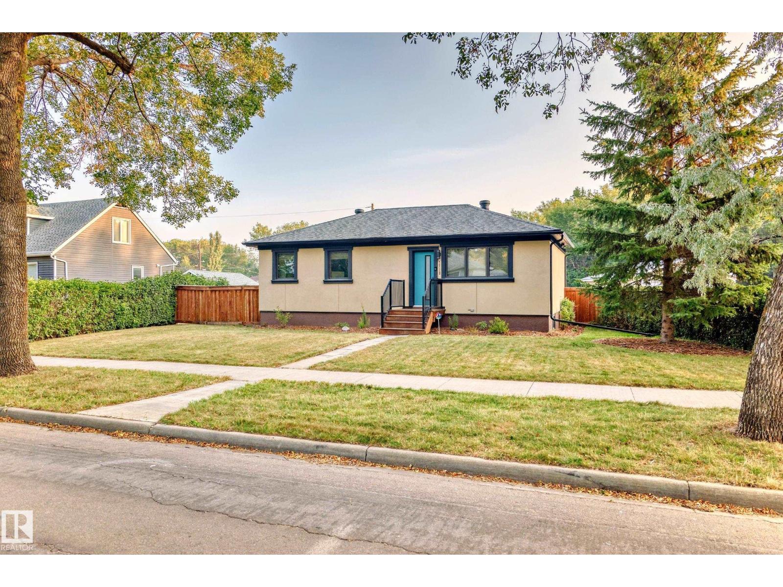 Photo 1 of 7712 86 Av Nw, Edmonton AB