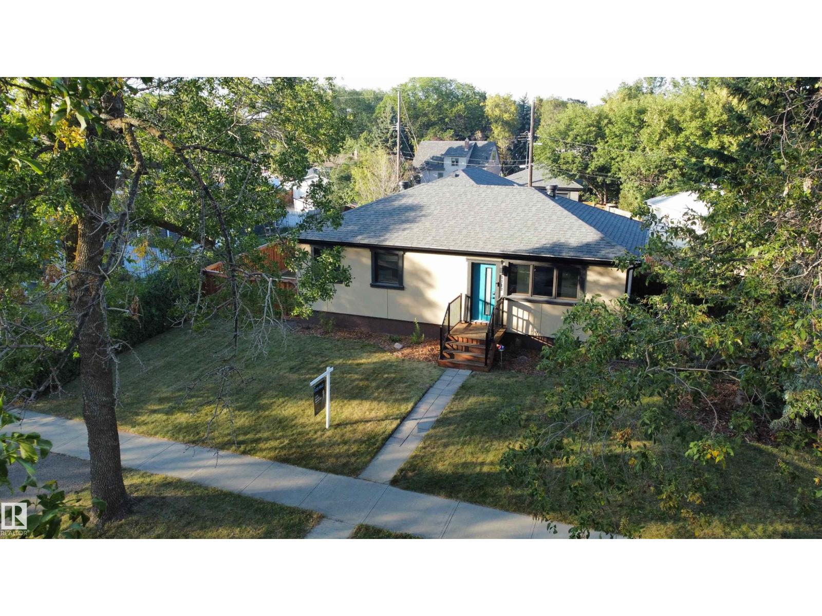 Photo 18 of 7712 86 Av Nw, Edmonton AB