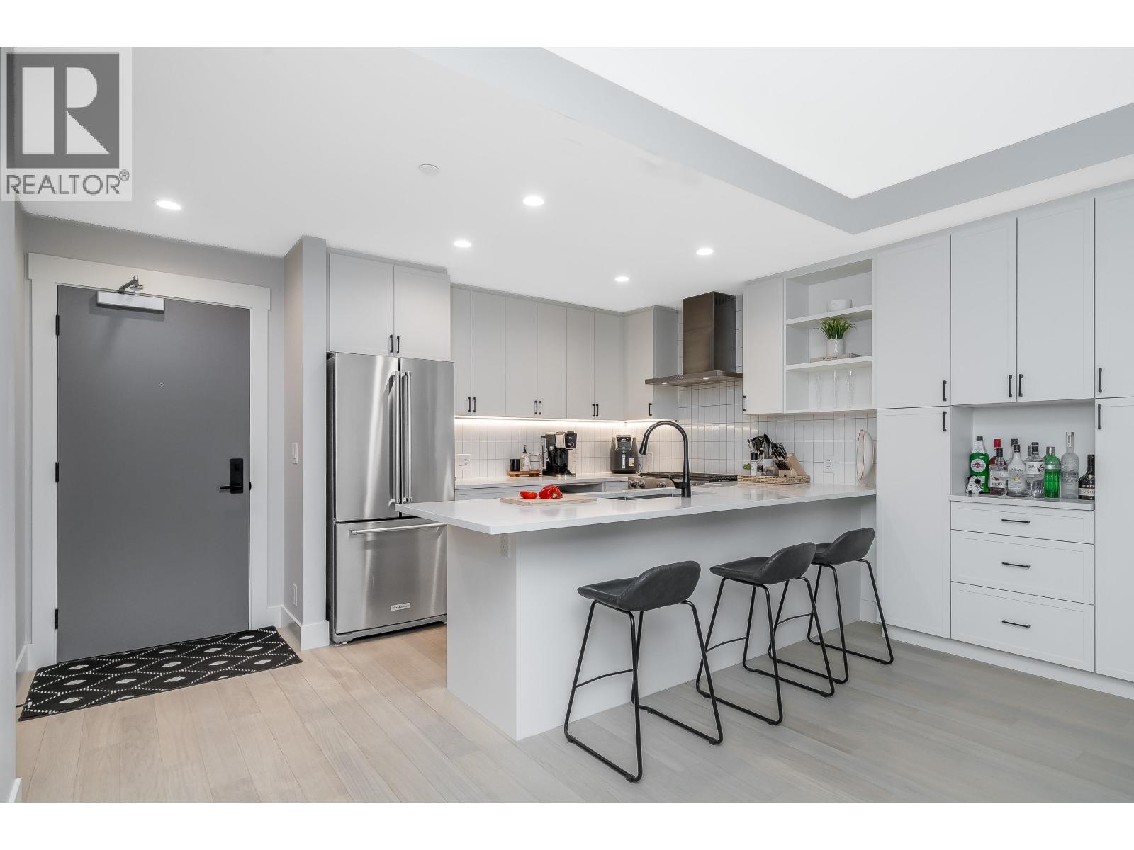 Photo 2 of 207 22226 Brown Avenue, Maple Ridge BC