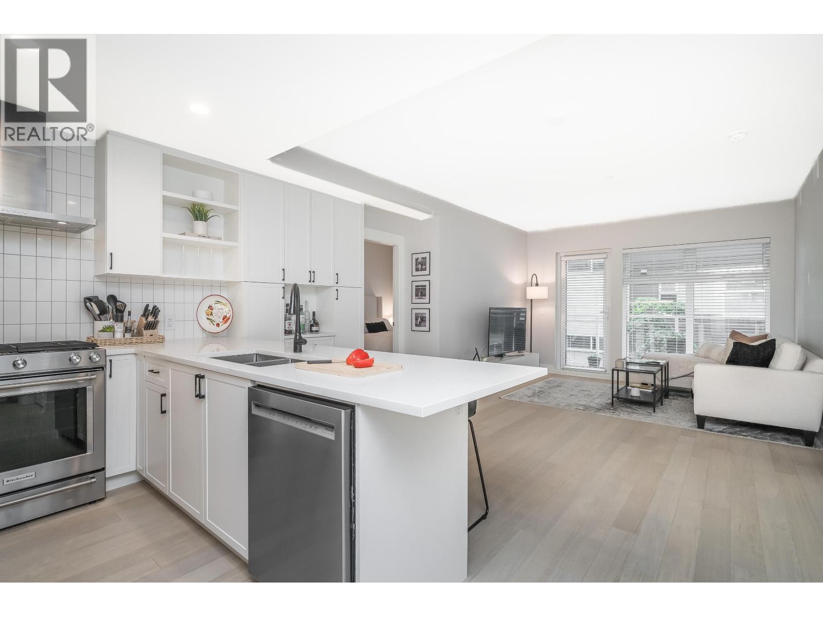 Photo 8 of 207 22226 Brown Avenue, Maple Ridge BC