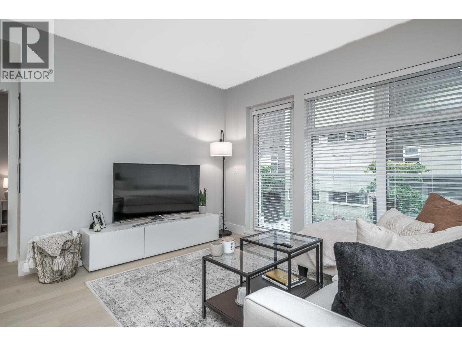 Photo 9 of 207 22226 Brown Avenue, Maple Ridge BC