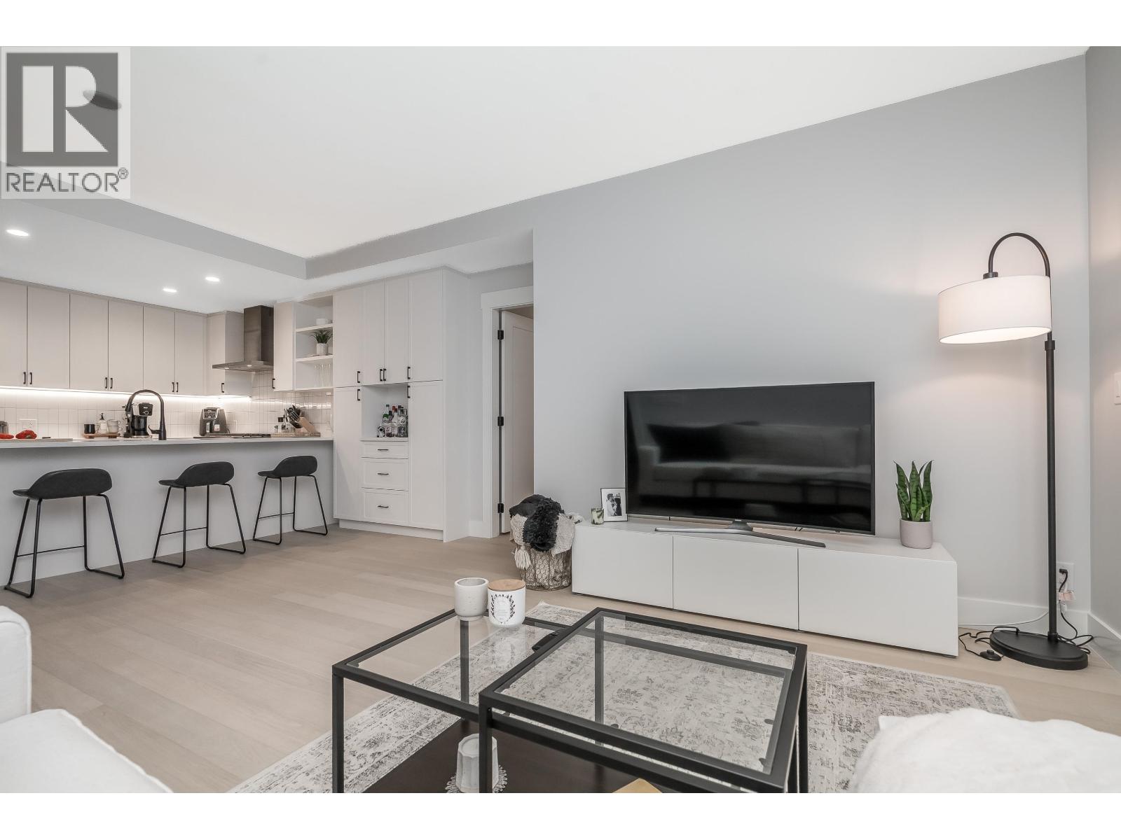 Photo 11 of 207 22226 Brown Avenue, Maple Ridge BC