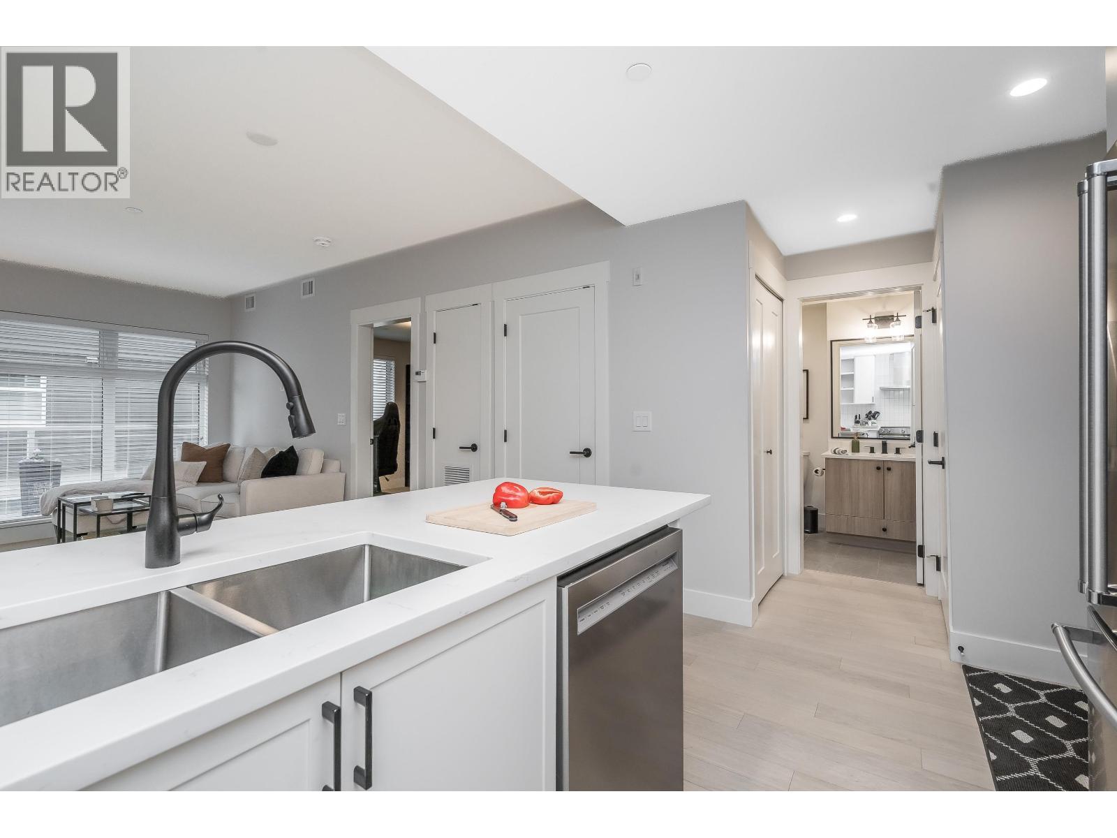 Photo 7 of 207 22226 Brown Avenue, Maple Ridge BC