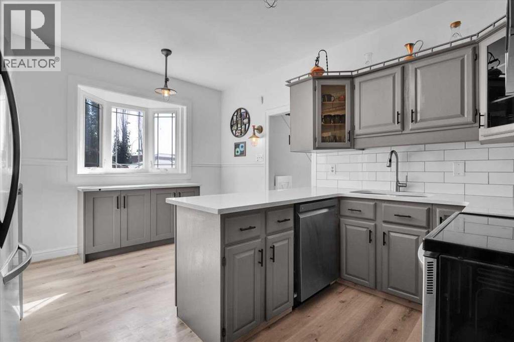 Photo 6 of 17107 80 Avenue Nw, Edmonton AB