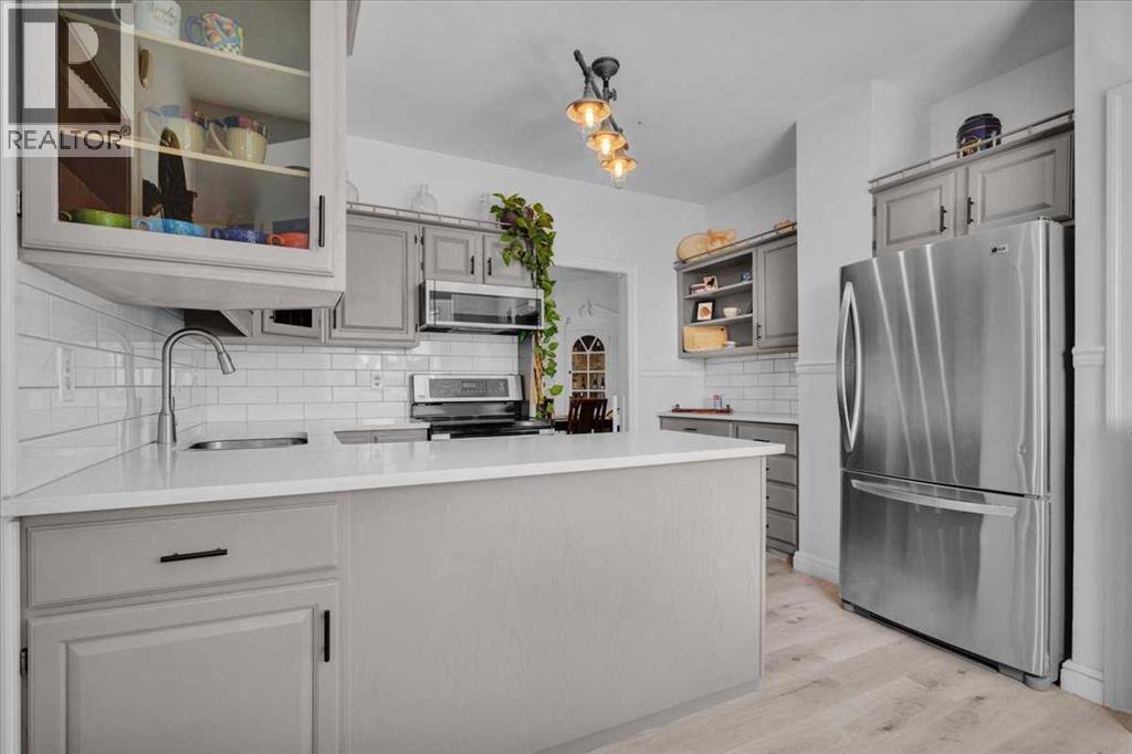 Photo 7 of 17107 80 Avenue Nw, Edmonton AB